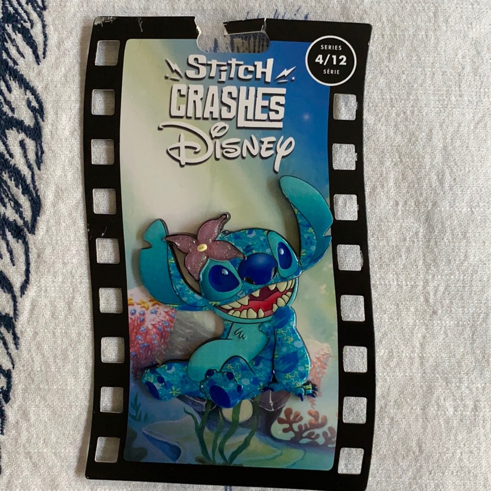 Stitch crashes Disney 4/12 little mermaid pin